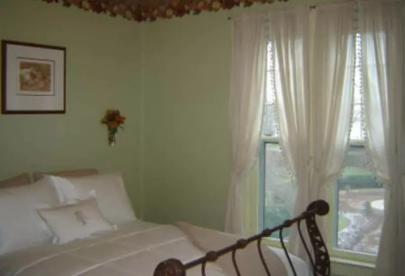 Vintage Gardens Bed & Breakfast