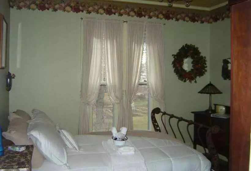 Vintage Gardens Bed & Breakfast