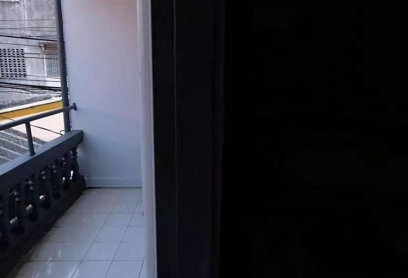 Hotelli Ai Aroon Apartment