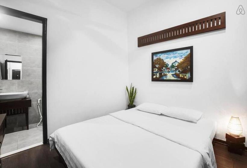 پانسیون Annie S Old Quarter