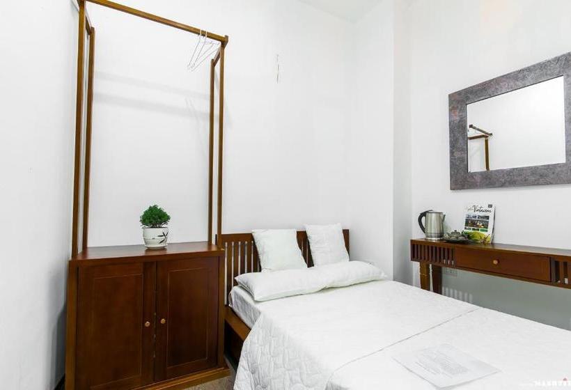 پانسیون Annie S Old Quarter