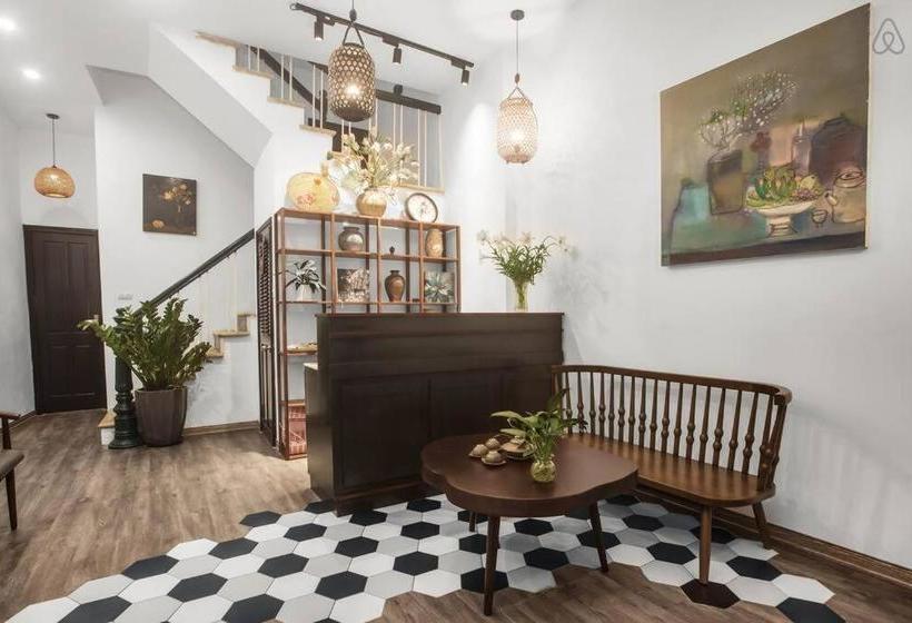 پانسیون Annie S Old Quarter