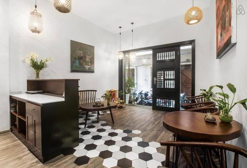 پانسیون Annie S Old Quarter