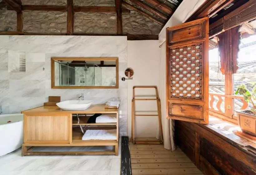 Dali Old Courtyard Boutique Inn