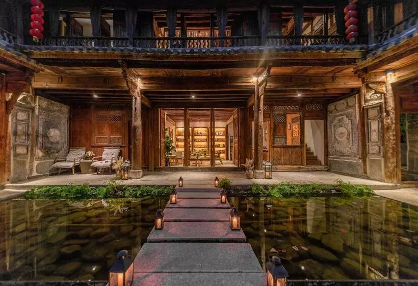 Dali Old Courtyard Boutique Inn