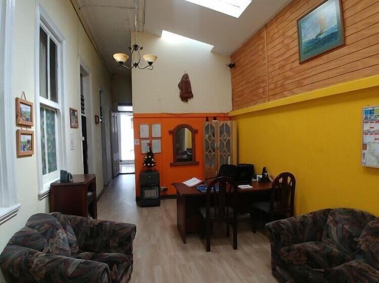 Hostal La Casona Hostel