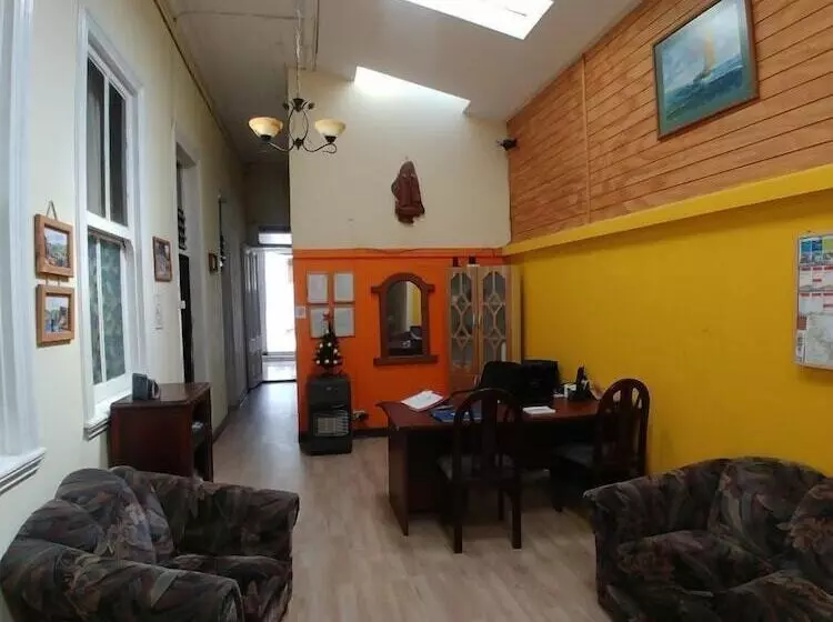 Hostal La Casona   Hostel