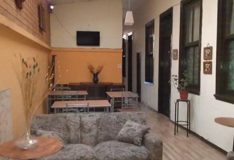 Hostal La Casona   Hostel