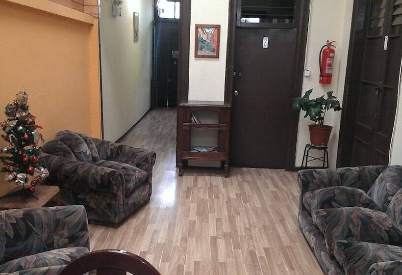 Hostal La Casona Hostel