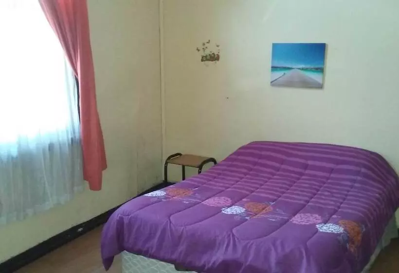 Hostal La Casona   Hostel