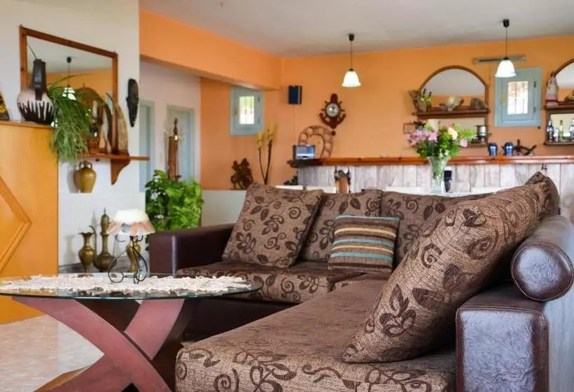 Hotelli Dina   ξενοδοχείο ντινα