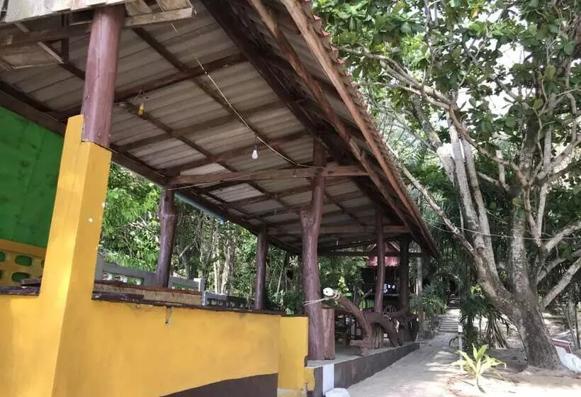 هتل Sunny Cove Beach Resort Koh Phayam