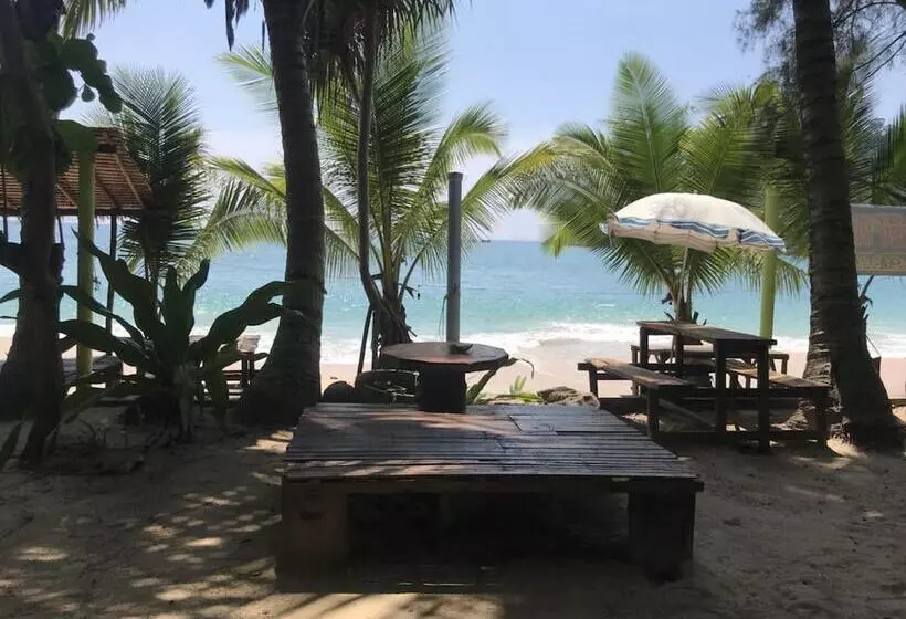 هتل Sunny Cove Beach Resort Koh Phayam