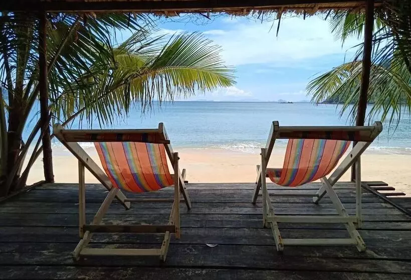 هتل Sunny Cove Beach Resort Koh Phayam