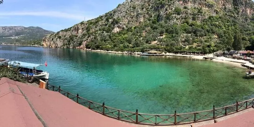 Hotelli Nuri's Beach Bungalow