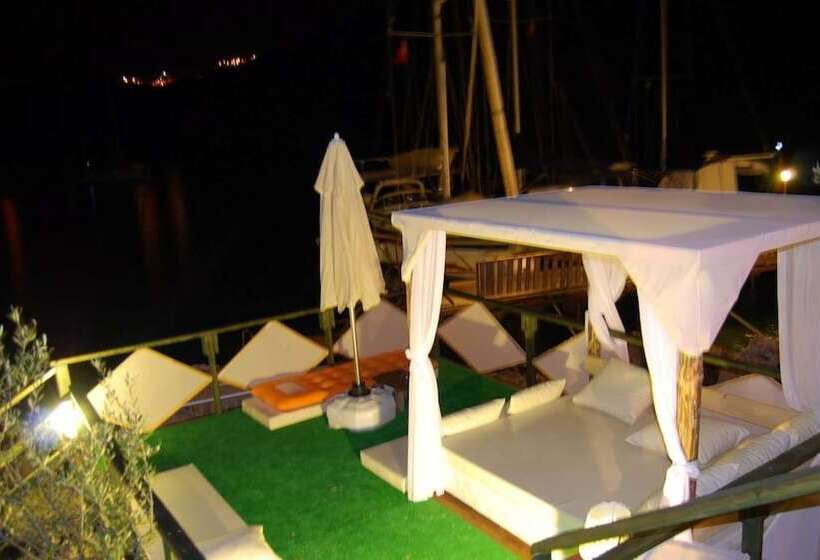 Hotel Nuri's Beach Bungalow