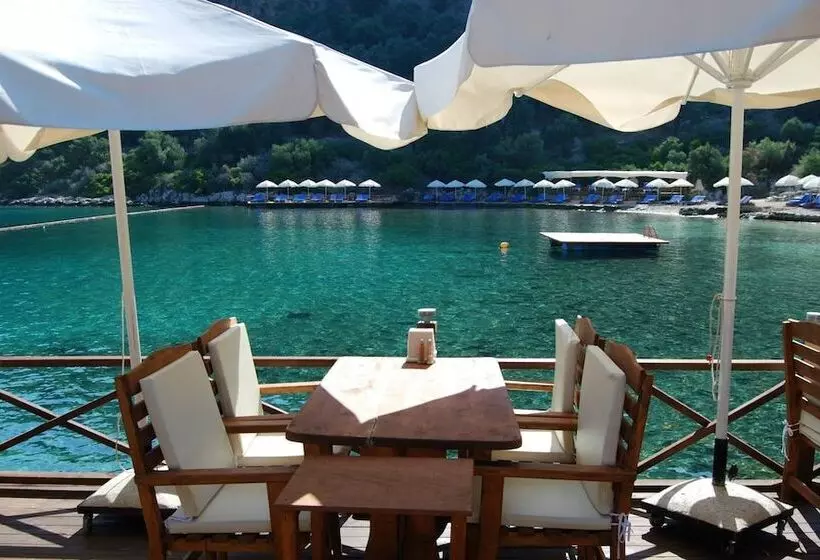 Hotelli Nuri's Beach Bungalow