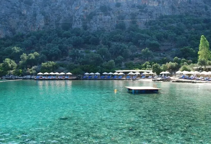 Hotelli Nuri's Beach Bungalow