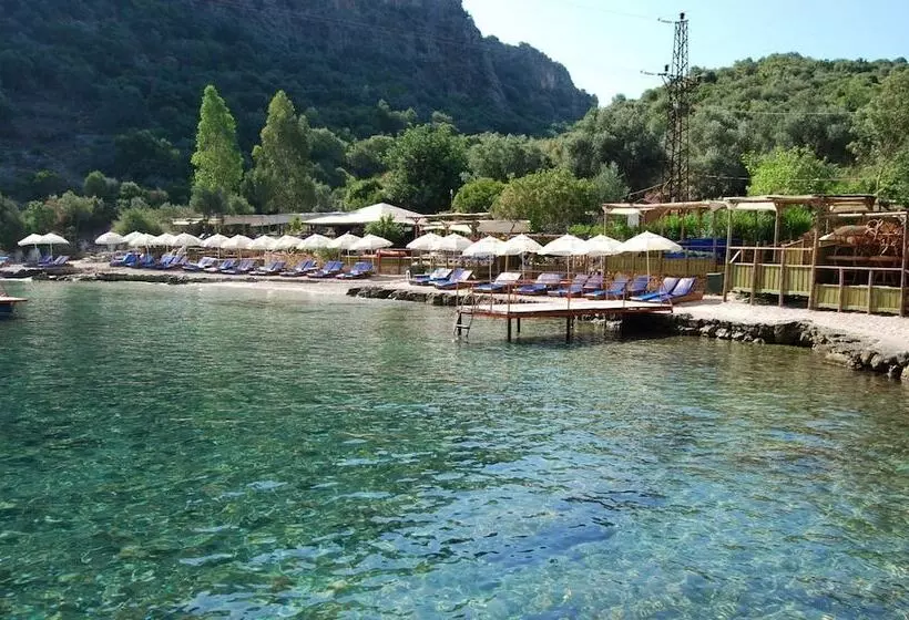 Hotelli Nuri's Beach Bungalow