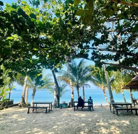 هتل Sunny Cove Beach Resort Koh Phayam