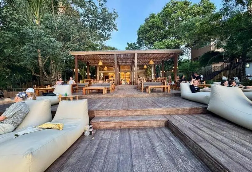 هتل Sunny Cove Beach Resort Koh Phayam