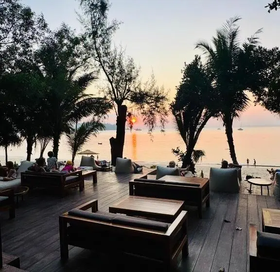 هتل Sunny Cove Beach Resort Koh Phayam