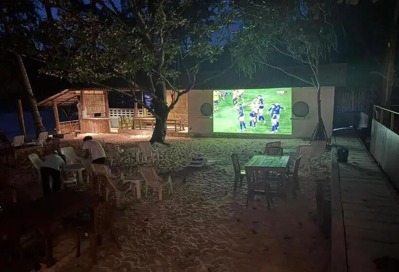 هتل Sunny Cove Beach Resort Koh Phayam