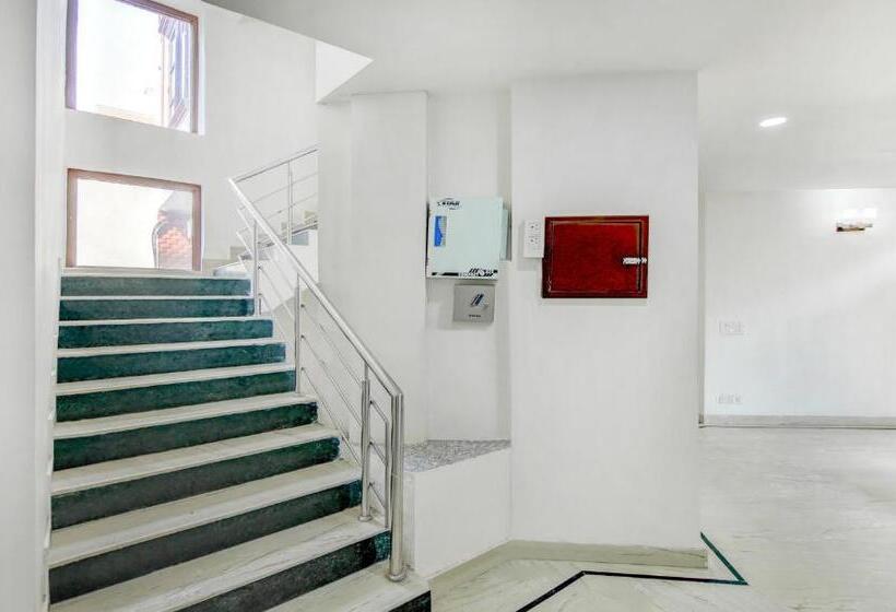 Hotel Treebo Iffco Chowk