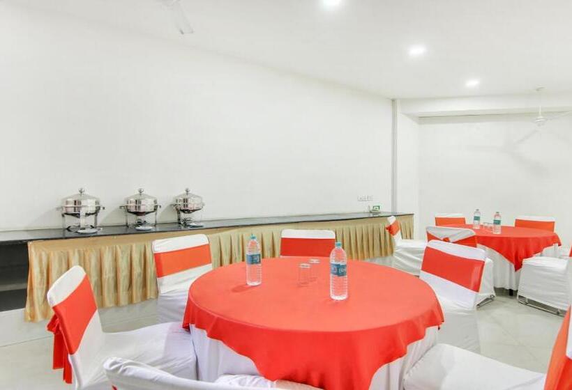 Hotel Treebo Iffco Chowk