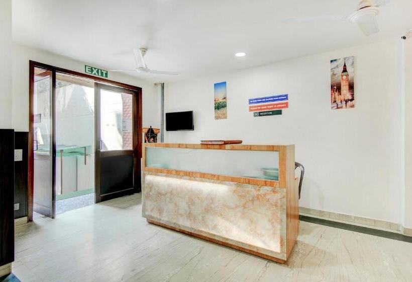 Hotel Treebo Iffco Chowk