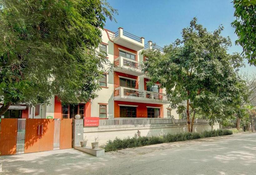 Hotel Treebo Iffco Chowk