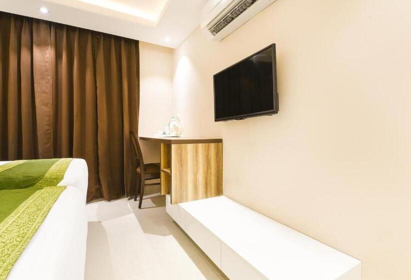 Hotel Treebo Iffco Chowk