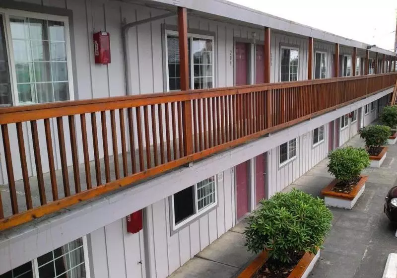 Motelli Coastal Inn And Suites