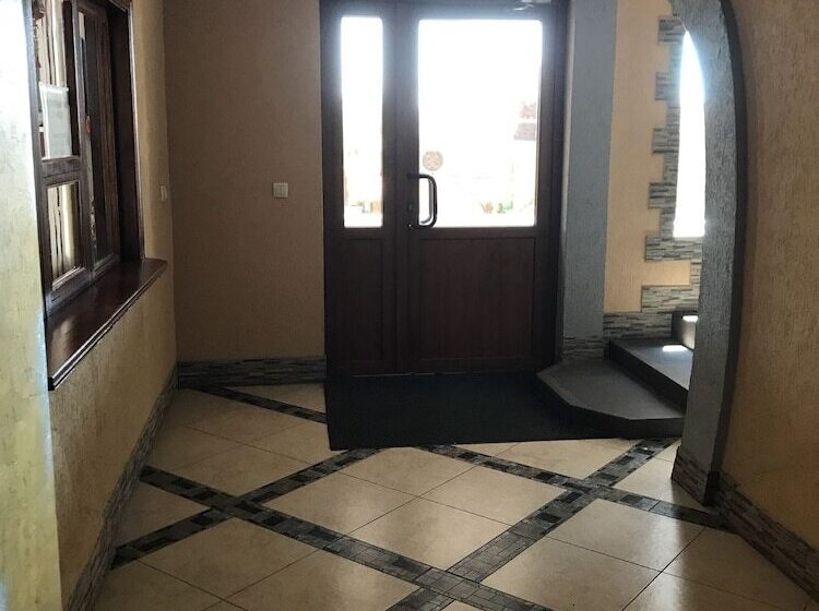 بنسيون Elena Guest House