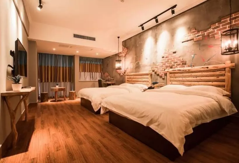 Zhangjiajie Interval Time Travel Inn