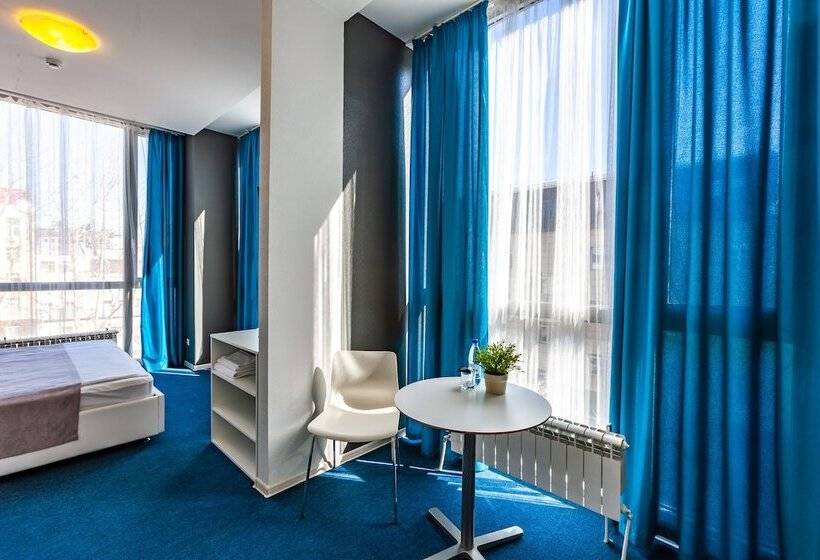 הוסטל England Hotel Tyumen Centre