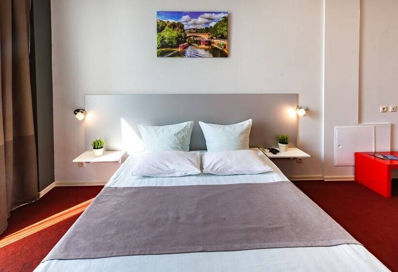 הוסטל England Hotel Tyumen Centre