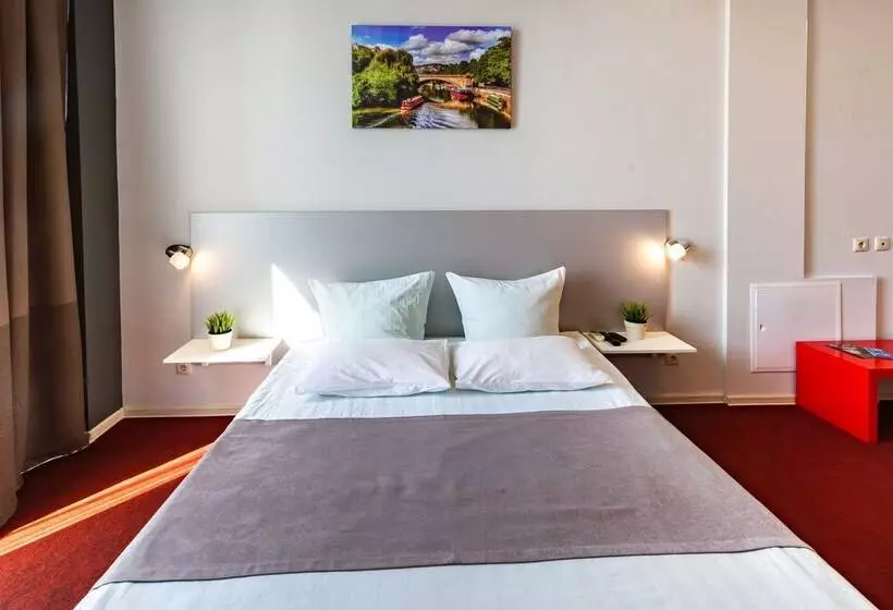 ユースホステル England Hotel Tyumen Centre