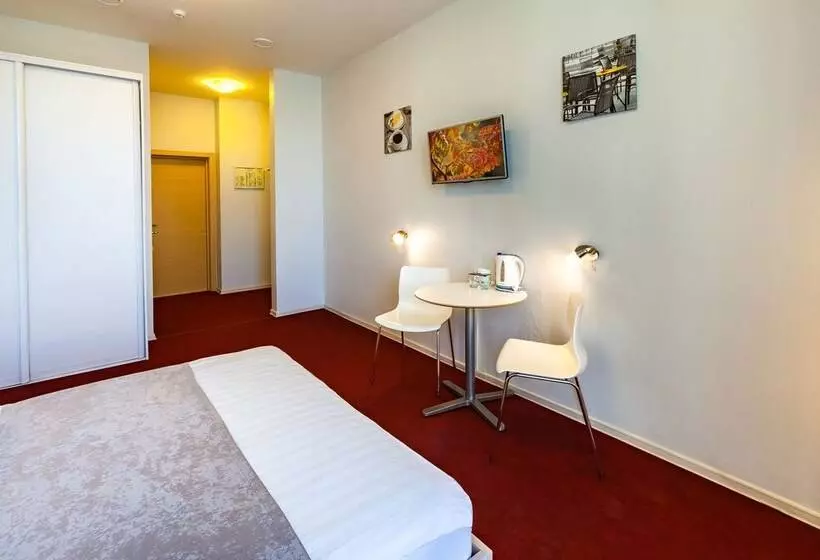 ユースホステル England Hotel Tyumen Centre