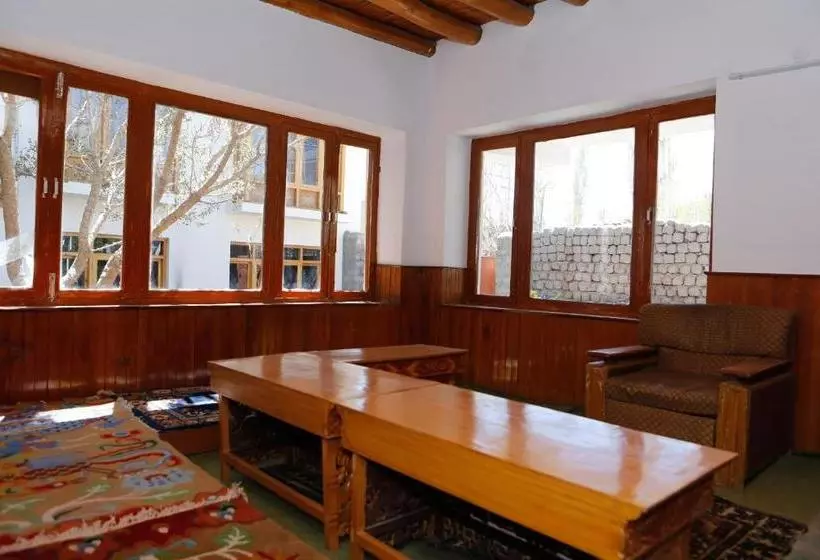 ホテル Royal Hill By Oyo Rooms