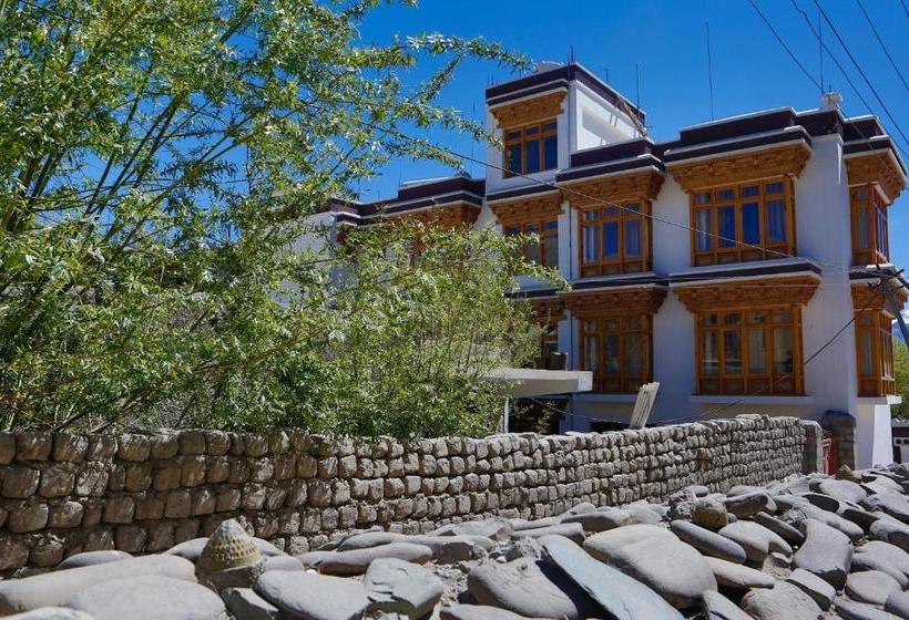 هتل Royal Hill By Oyo Rooms