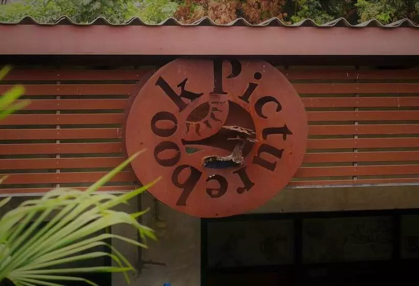 Hotelli The Picturebook Guesthouse