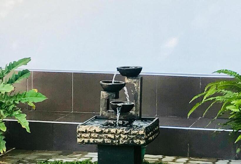 ホテル White Villa Airport Transit