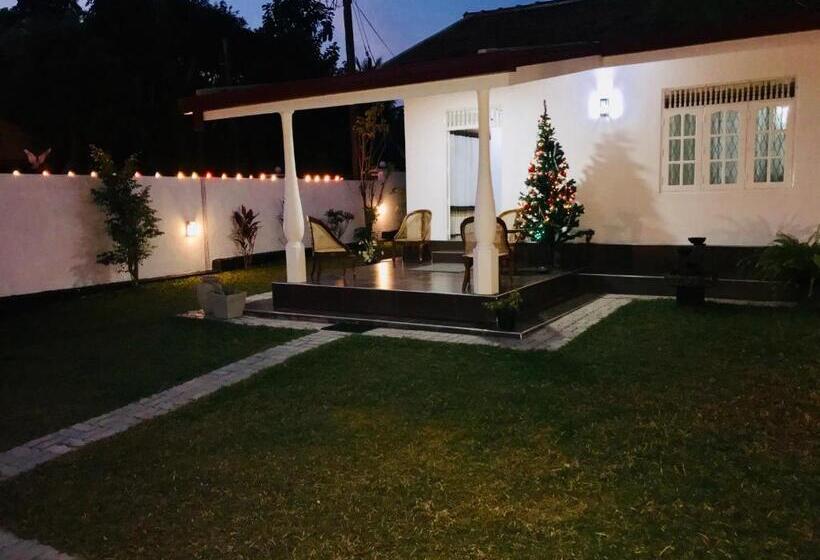 ホテル White Villa Airport Transit