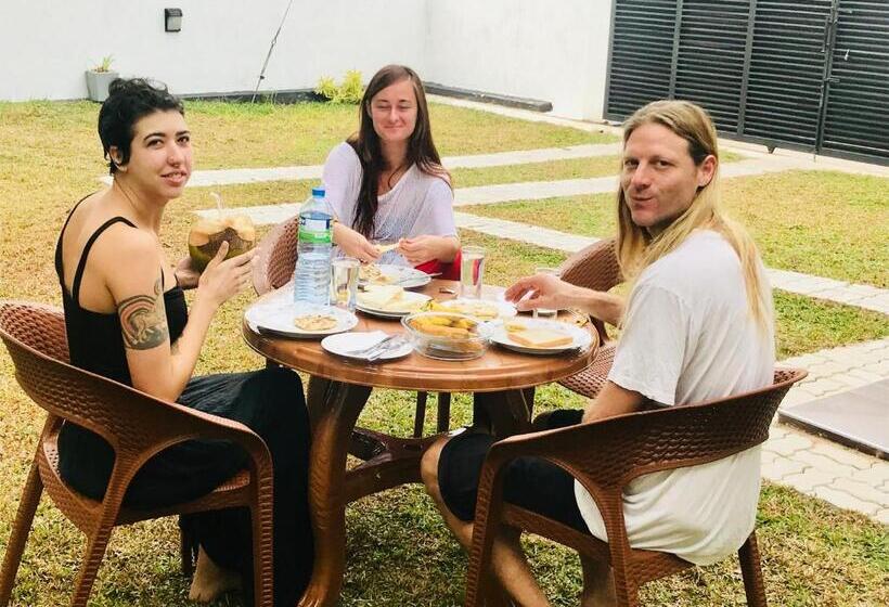 ホテル White Villa Airport Transit