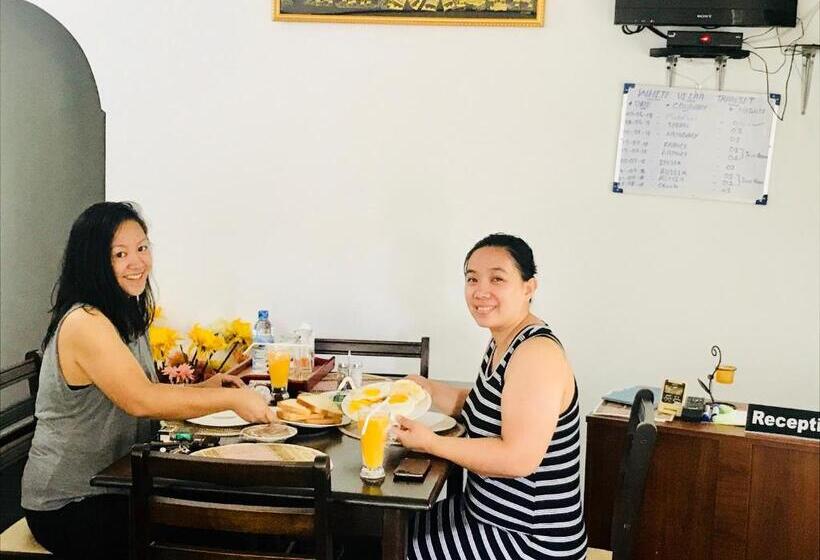 ホテル White Villa Airport Transit