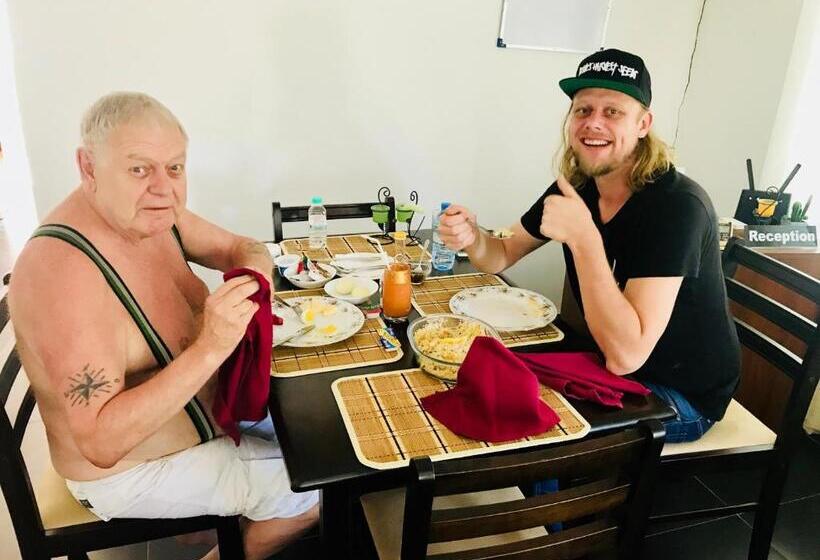 ホテル White Villa Airport Transit