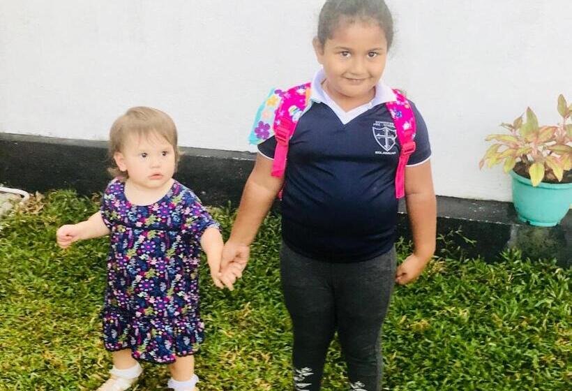 ホテル White Villa Airport Transit