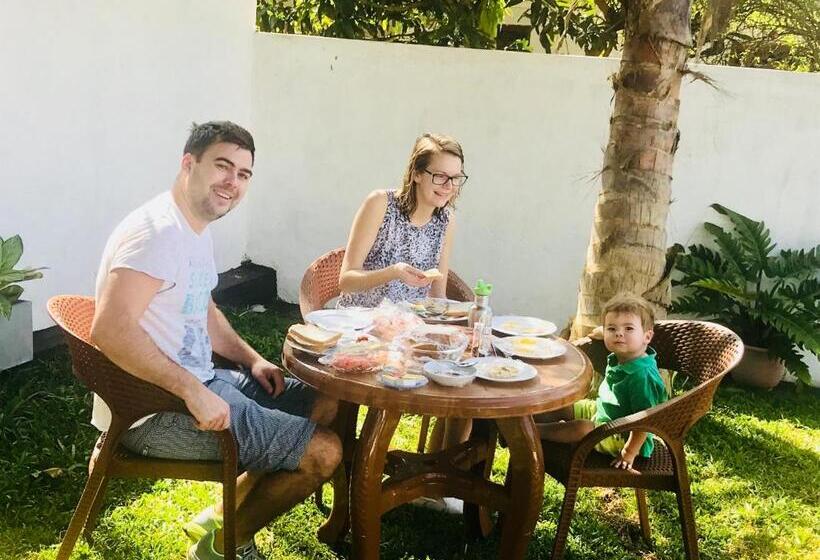 ホテル White Villa Airport Transit