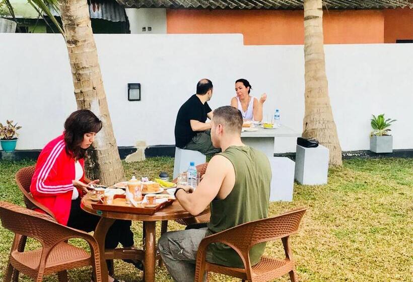 ホテル White Villa Airport Transit